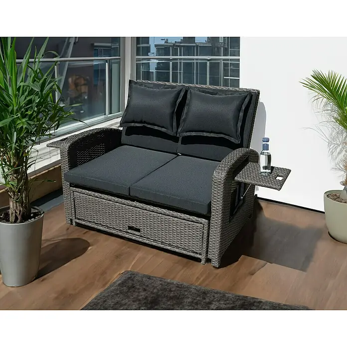 Garden Pleasure Loungesofa Nizza - Stahl, Kunststoff, Schwarz/Weidengrau - Graues Rattan-Outdoor-Sofa mit dunklen Kissen und integriertem Beistelltisch.