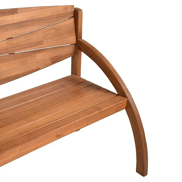 Garden Pleasure Gartenbank Hadia - B x T x H: 140 x 66 x 90 cm, Akazienholz, Natur - Nahaufnahme einer braunen Holzlattenbank mit geschwungener Armlehne.