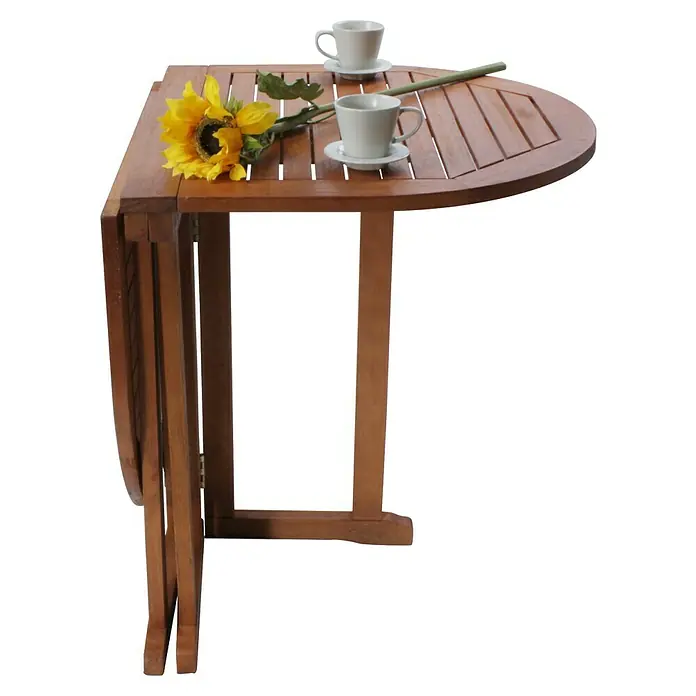 Garden Pleasure Gartentisch Baltimore - L x B x H: 120 x 70 x 73 cm, Eukalyptus, Natur, Oval, Klappbar - Halbrunder klappbarer Holztisch mit Lattenplatte, gedeckt mit zwei weißen Tassen und einer gelben Sonnenblume.