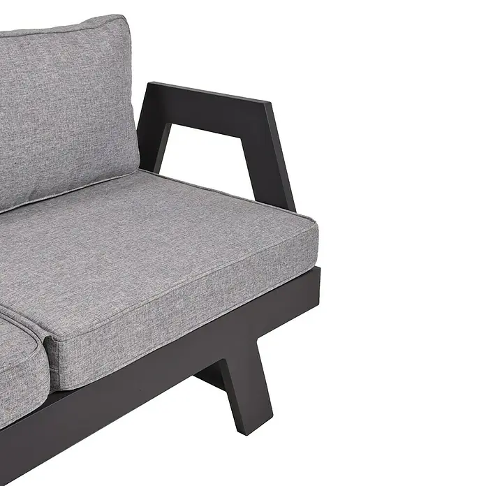 Garden Pleasure Loungemöbel-Set Donna - 3 -tlg., Aluminium, Polyester, Grau/Schwarz - Nahaufnahme eines grauen, gepolsterten Outdoor-Sofas mit dunklem, eckigem Metallrahmen.