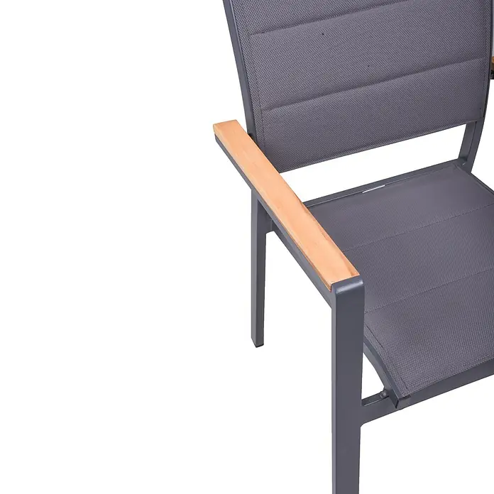 Garden Pleasure Stapelstuhl Davina - 2 Stk., Aluminium, Teak, Stapelbar, Dunkelblau, B x T x H: 58 x 57 x 86 cm - Seitenansicht eines Stuhls mit grauer Stoffbespannung, grauem Metallgestell und hellen Holzarmlehnen.