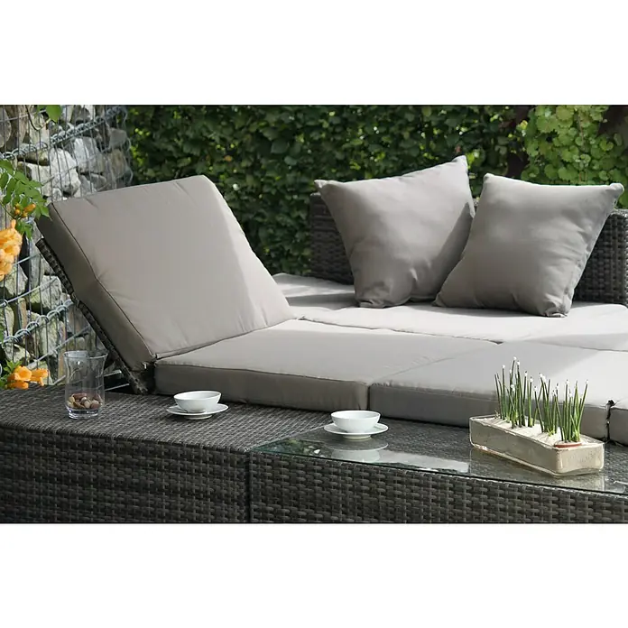 Garden Pleasure Loungemöbel-Set Alcudia - 4 -tlg., Aluminium, Kunststoffgeflecht HDPE, Grau - Graue Rattan-Outdoor-Lounge mit hellgrauen Kissen und verstellbarer Rückenlehne.