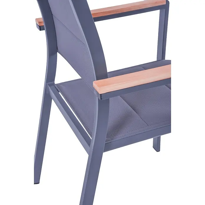 Garden Pleasure Stapelstuhl Davina - 2 Stk., Aluminium, Teak, Stapelbar, Dunkelblau, B x T x H: 58 x 57 x 86 cm - Grauer Metallstuhl mit Netzgewebe-Sitz und -Rückenlehne sowie hellen Holzarmlehnen.