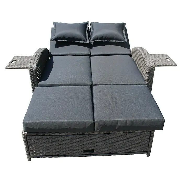 Garden Pleasure Loungesofa Nizza - Stahl, Kunststoff, Schwarz/Weidengrau - Graue Rattan-Doppelliege für den Außenbereich mit dunkelgrauen Polstern und Kissen, mit ausziehbaren Beistelltischen.