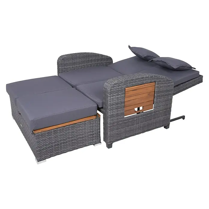 Garden Pleasure Loungesofa Bari - Stahl, Akazie, Polyester, Braun/Anthrazit - Graues Rattan-Outdoor-Loungesofa mit grauen Kissen, als Liege mit Holzdetails ausgezogen.