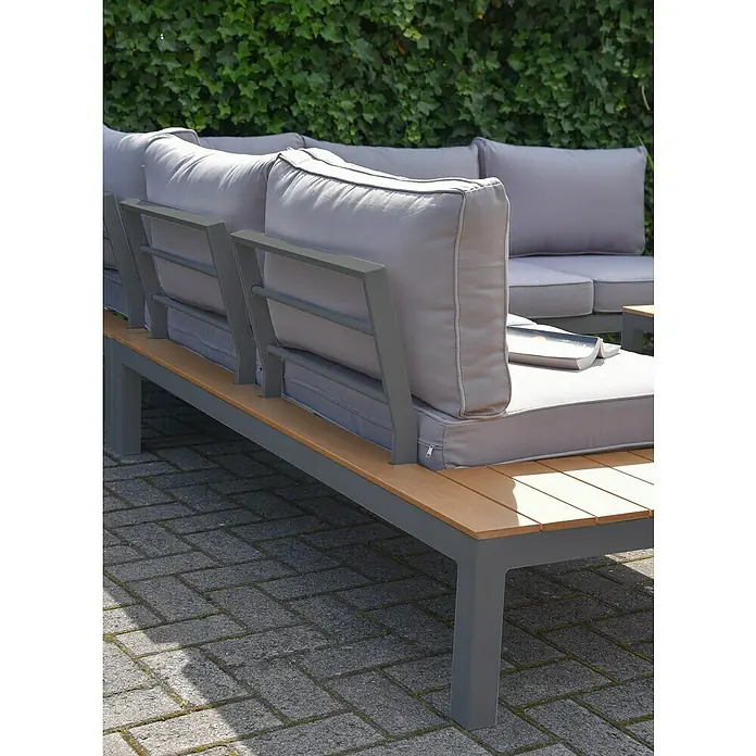 Garden Pleasure Loungemöbel-Set Valentina - 4 -tlg., Aluminium, Braun/Anthrazit - Outdoor-Lounge-Sofa mit grauen Polstern, dunkelgrauem Metallrahmen und hellen Holzapplikationen auf einer Terrasse.