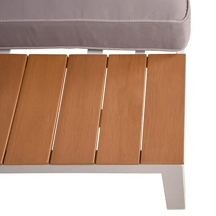 Garden Pleasure Loungemöbel-Set Valentina - 4 -tlg., Aluminium, Grau/Weiß-Helleiche - Graues Stoffkissen auf Lattenrost aus Holz mit hellgrauem Rahmen.