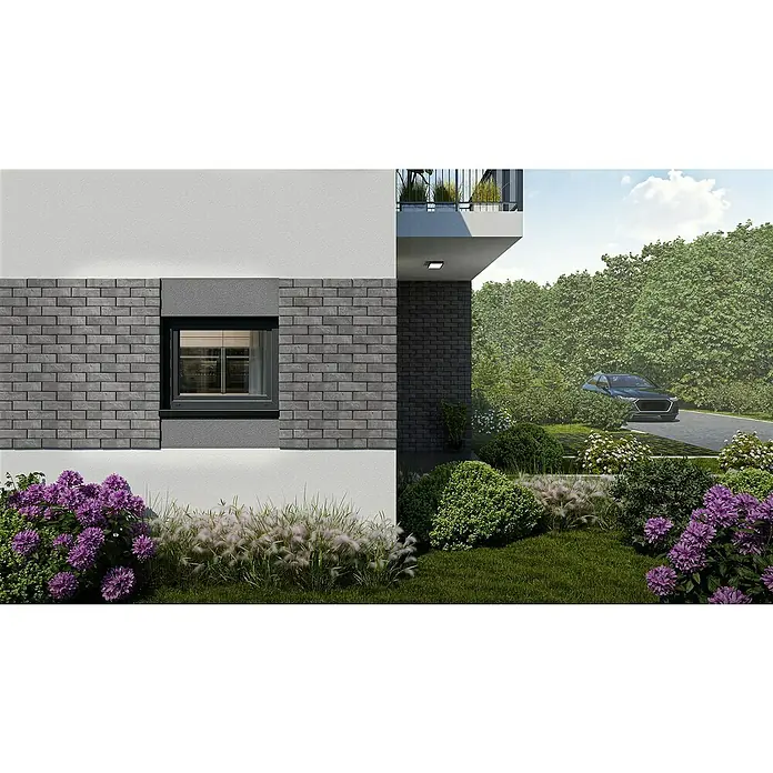 Solid Elements Kunststofffenster Basic - 100 x 80 cm, Verglasung: 3-fach, DIN Anschlag: Links, Außen: Anthrazit Sandstruktur, Innen: Weiß - Moderne Gebäudefassade mit weißem Strukturputz und grauer Ziegelverkleidung um ein dunkles Fenster, darüber ein Balkon und grüne Landschaftsgestaltung.