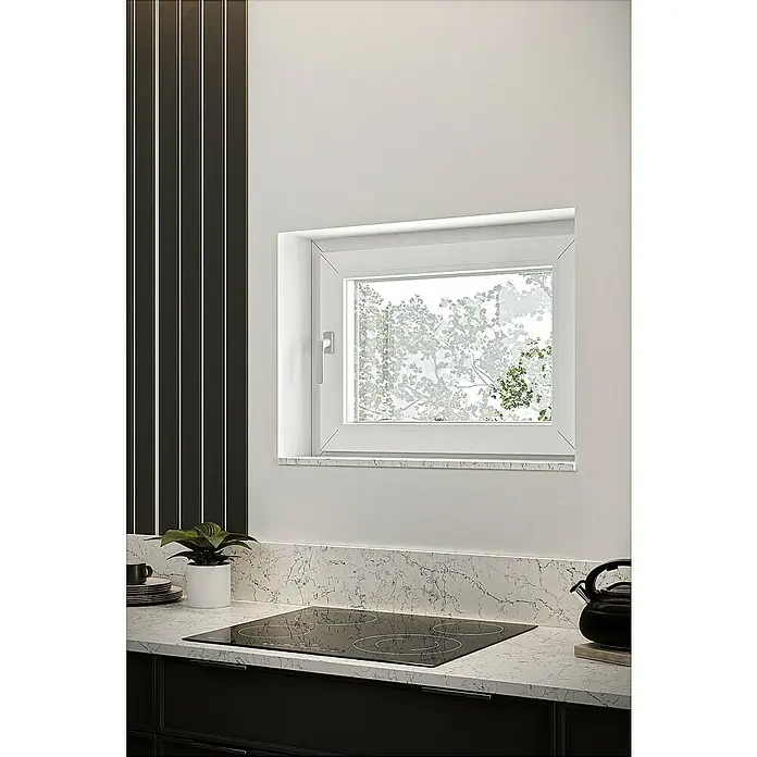Solid Elements Kunststofffenster Basic - 80 x 60 cm, Verglasung: 2-fach, DIN Anschlag: Rechts, Außen: Anthrazit Sandstruktur, Innen: Weiß - Moderne Küche mit weißer Marmor-Arbeitsplatte, schwarzem Induktionskochfeld, weißem Fenster und schwarzen vertikalen Dekorplatten.