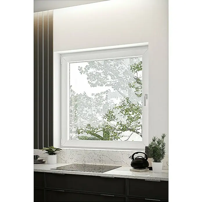 Solid Elements Kunststofffenster Basic - 120 x 120 cm, Verglasung: 2-fach, DIN Anschlag: Links, Außen: Anthrazit Sandstruktur, Innen: Weiß - Helle, moderne Küche mit dunklen Unterschränken, weißer Marmor-Arbeitsplatte mit Induktionskochfeld und großem Fenster.