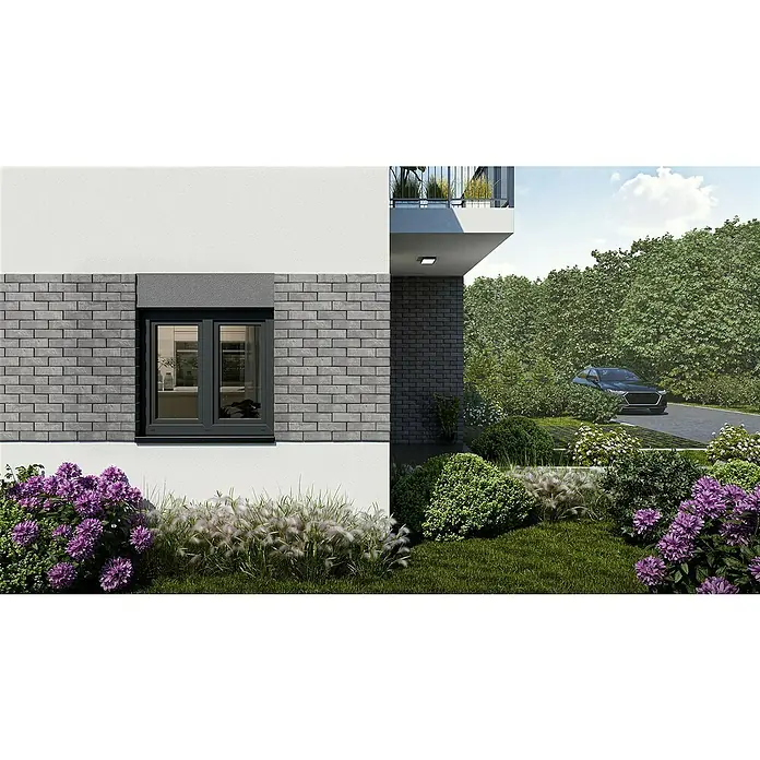Solid Elements Kunststofffenster Basic - 120 x 110 cm, Verglasung: 3-fach, DIN Anschlag: Links/Rechts, Außen: Anthrazit Sandstruktur, Innen: Weiß - Moderne Gebäudefassade mit dunkelgrauem Fenster, grauer Klinker- und weißer Putzverkleidung, umgeben von üppigen Gartenpflanzen.