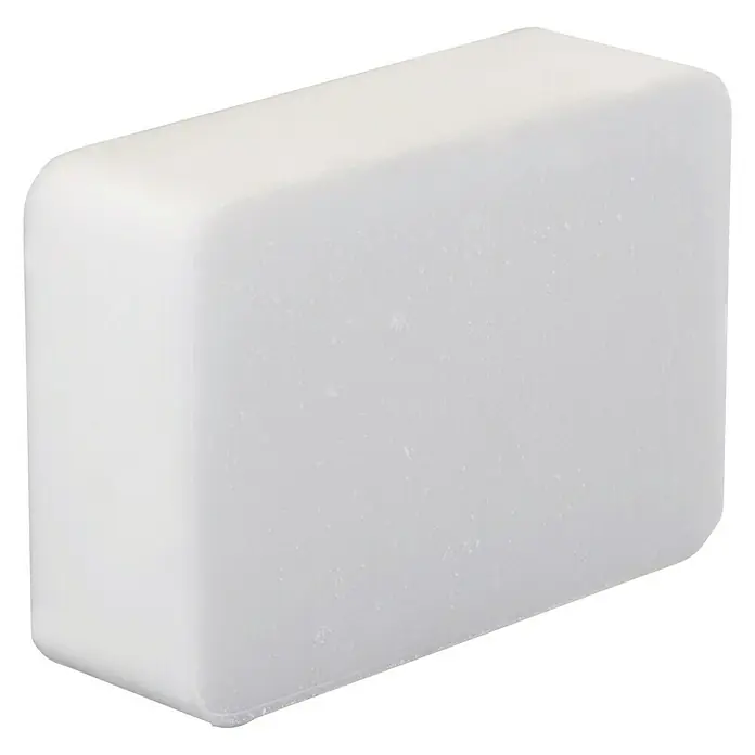 Rothenberger Industrial Piedra de amoniaco - 65 x 45 x 20 mm - Primer plano de una pastilla de jabón blanca rectangular con bordes redondeados, que sugiere limpieza y pureza.