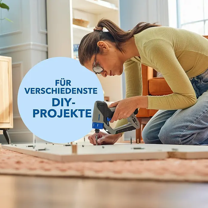 Dremel Akkuschrauber Blueprint 3-in-1 - 12 V, 1 Akku, 2 Ah, 5 Nm - Frau arbeitet mit Dremel Akku-Schrauber an einem DIY-Projekt. Der Dremel ist ideal für verschiedenste DIY-Projekte im Haus und Garten.