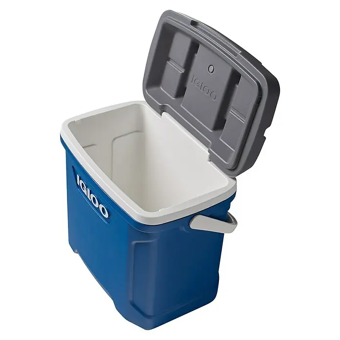 Igloo Kühlbox Latitude - 28 l, L x B x H: 45,7 x 30,1 x 43,8 cm, Blau/Grau - Blauer Igloo-Kühler mit weißem Innenraum und offenem grauem Deckel.