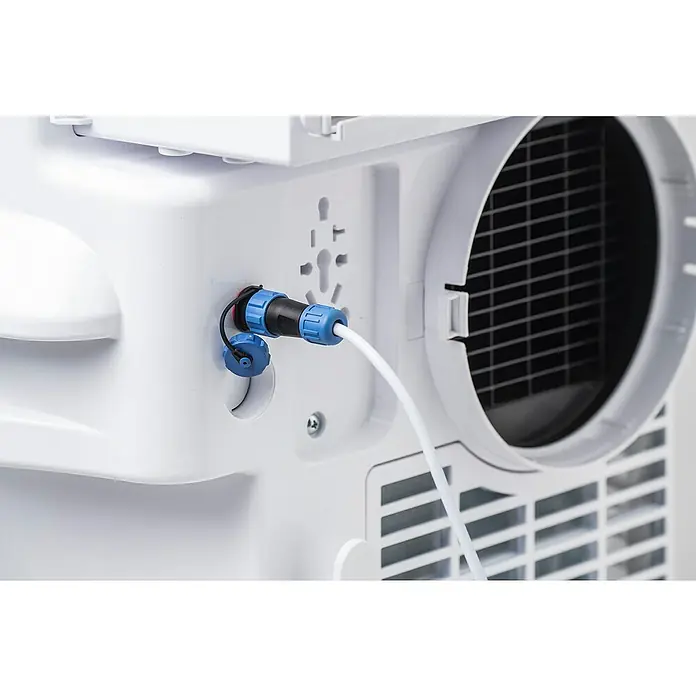 Woods Mobiles Klimagerät Cortina 12K AirSwitch DUO A+ - 3,5 kW, Raumgröße: 35 m², Weiß - Weißes Gerät mit blau-schwarzem Schlauchanschluss und weißem Rohr, das eine Ablass- oder Wasserzufuhrverbindung zeigt.