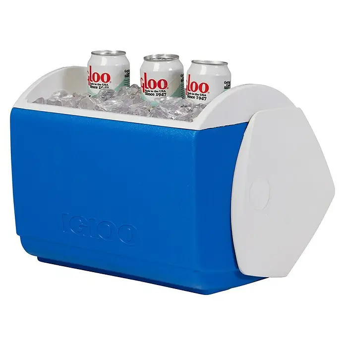 Igloo Kühlbox - 15 l, L x B x H: 40,3 x 25,9 x 37,8 cm, Blau/Weiß - Ein blau-weißer Igloo Kühler gefüllt mit Eis und drei Marken-Dosen.