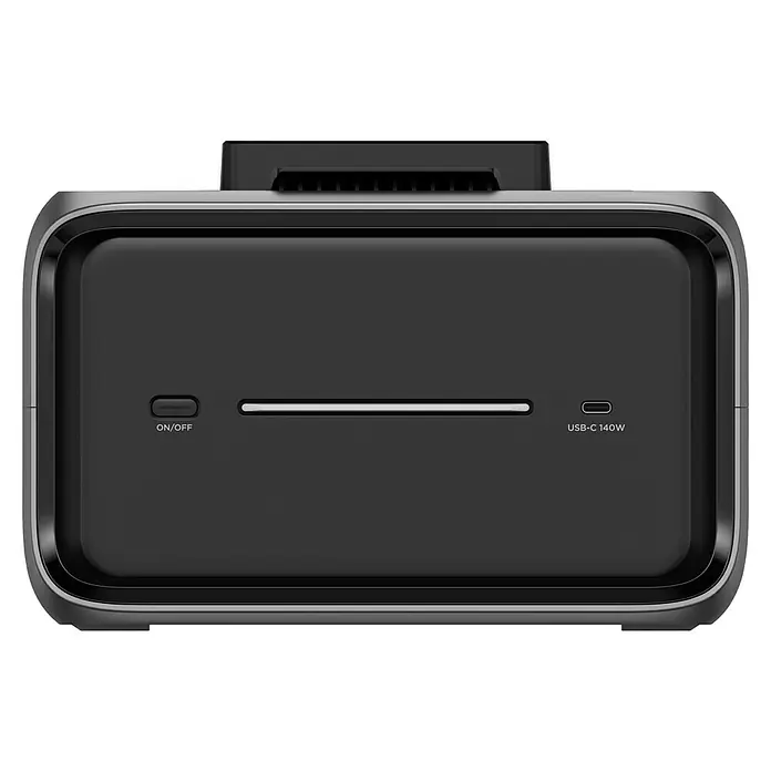 EcoFlow Estación de energía portátil River 3 Plus - 572 Wh, Negro - Primer plano del panel frontal de una estación de energía portátil, con el interruptor de encendido/apagado y el puerto USB-C de 140W.