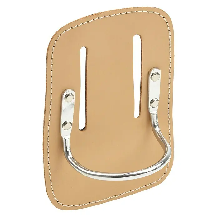 Soporte para martillos - Específico para: Martillos, Piel - Primer plano de un portaherramientas de cuero con soporte de acero para la fijación al cinturón, ideal para artesanos.