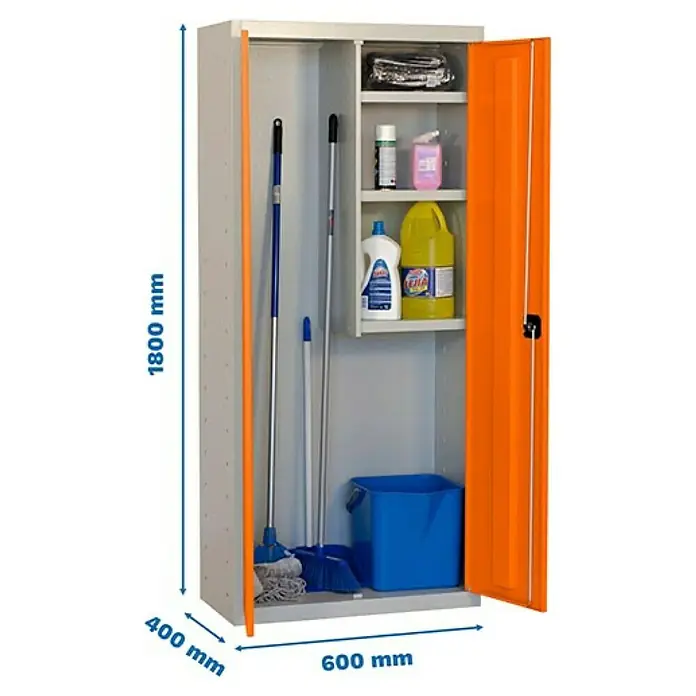 Simonrack Simonlocker Armario multiusos metálico Cleaning Desmontado - L x An x Al: 40 x 60 x 180 cm, Número de puertas: 2 ud., Gris/Naranja - Imagen completa de un armario de limpieza, lleno de artículos de limpieza como una fregona y un cubo, con dimensiones indicadas.