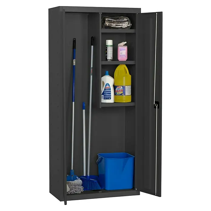 Simonrack Simonlocker Armario multiusos metálico Cleaning Desmontado - L x An x Al: 40 x 80 x 180 cm, Número de puertas: 2 ud., Antracita/Antracita - Imagen de un armario de limpieza gris lleno de utensilios y productos de limpieza.