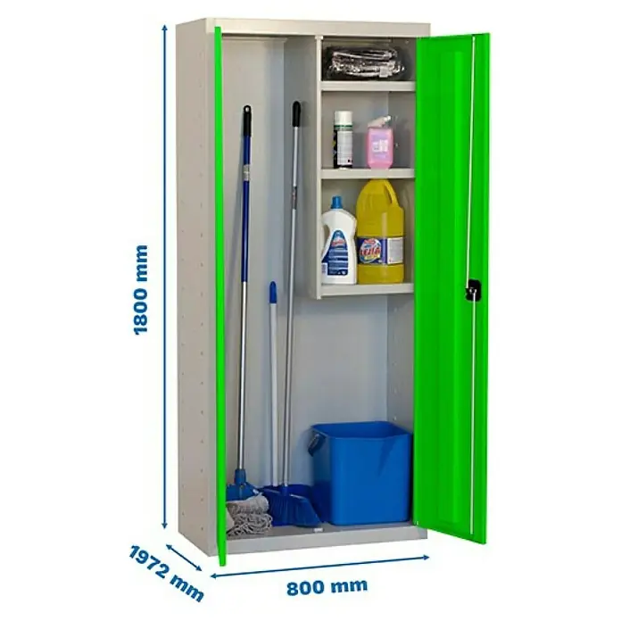 Simonrack Simonlocker Armario multiusos metálico Cleaning Desmontado - L x An x Al: 40 x 80 x 180 cm, Número de puertas: 2 ud., Gris/Verde - Imagen de un armario de limpieza con compartimento abierto y utensilios de limpieza. El armario es gris con detalles verdes y mide 1800x800x1972 mm.