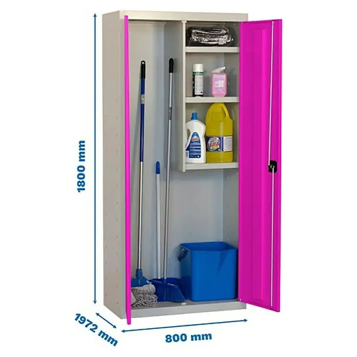 Simonrack Simonlocker Armario multiusos metálico Cleaning Desmontado - L x An x Al: 40 x 80 x 180 cm, Número de puertas: 2 ud., Gris/Rosa - Una foto de un armario de conserje lleno de productos de limpieza. El armario tiene unas dimensiones de 1800 mm x 1972 mm x 800 mm.