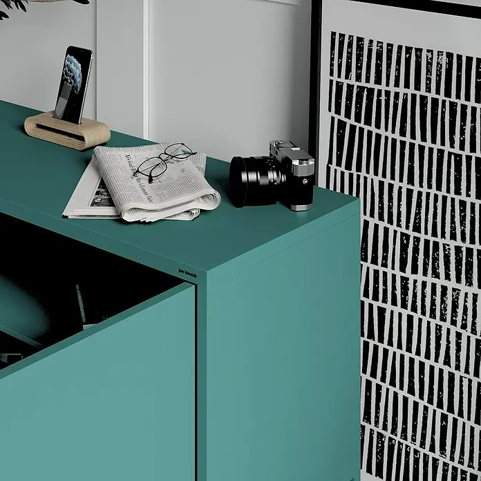 Jan Nowak TV-Schrank Rosa - H x B x T: 59,5 x 115 x 40 cm, Meeresgrün - Matter tealblauer Schrank mit teilweise geöffneter Schublade, dient als Ablagefläche für Alltagsgegenstände.