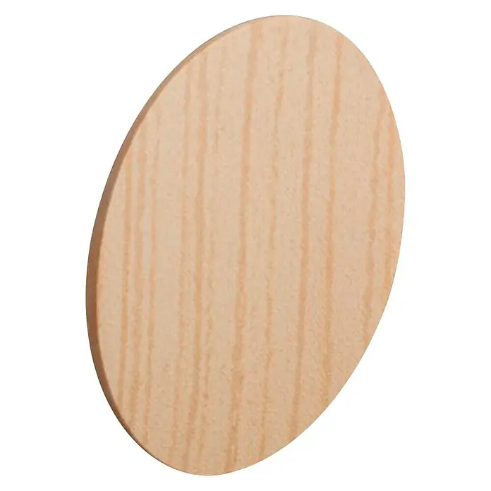 Stabilit Tapón embellecedor - Diámetro: 18 mm, Pino - Primer plano de una rodaja ovalada de madera con una fina veta, ideal para manualidades y decoraciones.
