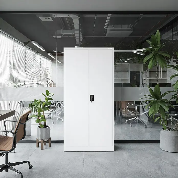 Jan Nowak Aktenschrank Jan - B x T x H: 90 x 40 x 185 cm, Weiß - Weißer Metallaktenschrank mit zwei Türen und schwarzem Schloss in einem modernen Büro.