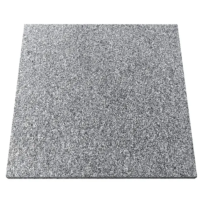 Terrassenplatte G654 - 60 x 60 x 3 cm, Anthrazit, Granit - Graue, gesprenkelte Fliese. Die Fliese hat eine matte Oberfläche und ein dezentes Muster.
