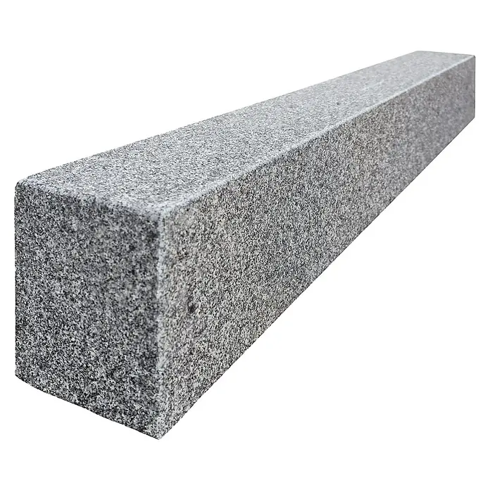 Palisade G 654 - 100 x 10 x 12 cm, Anthrazit - Detailaufnahme eines rechteckigen Pflastersteins aus grauem Granit mit rauer Oberfläche, ideal für Gartenwege und Terrassen.