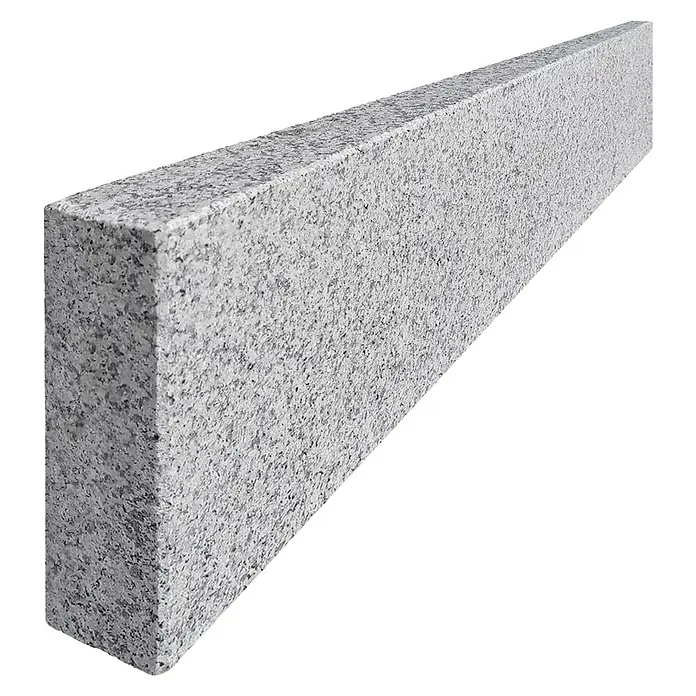 Rasenkante G 603 - 100 x 20 x 5 cm, Grau, Granit - Hellgrauer, gesprenkelter Granit- oder Betonrandstein.