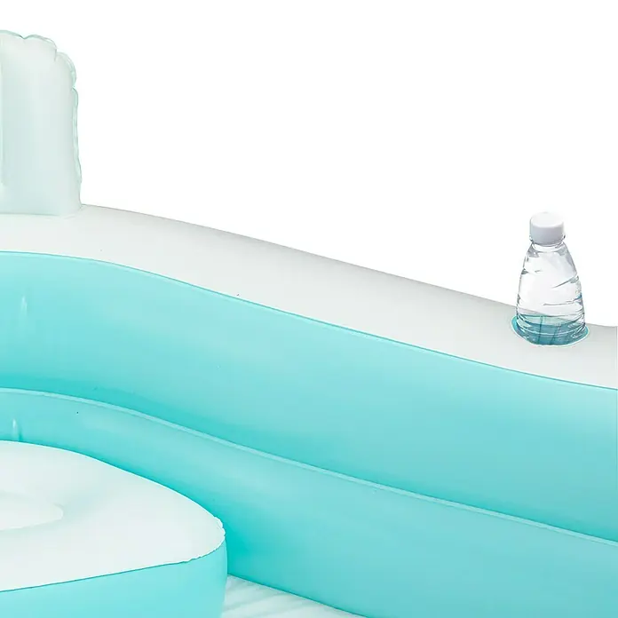 Funsicle Quick-Up-Pool Family Lounge - L x B x H: 2,23 x 2,23 x 0,66 m, Grün, 681 l - Nahaufnahme eines aufblasbaren Pools mit einer Wasserflasche am Rand.