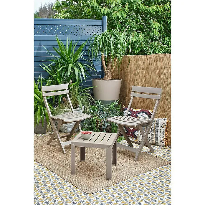 Grosfillex Garten-Beistelltisch Miami - L x B x H: 40 x 40 x 35 cm, Polypropylen, Stapelbar, Rechteckig, Taupe - Taupe Klappgartenstühle und Tisch-Set, perfekt für die Terrasse.