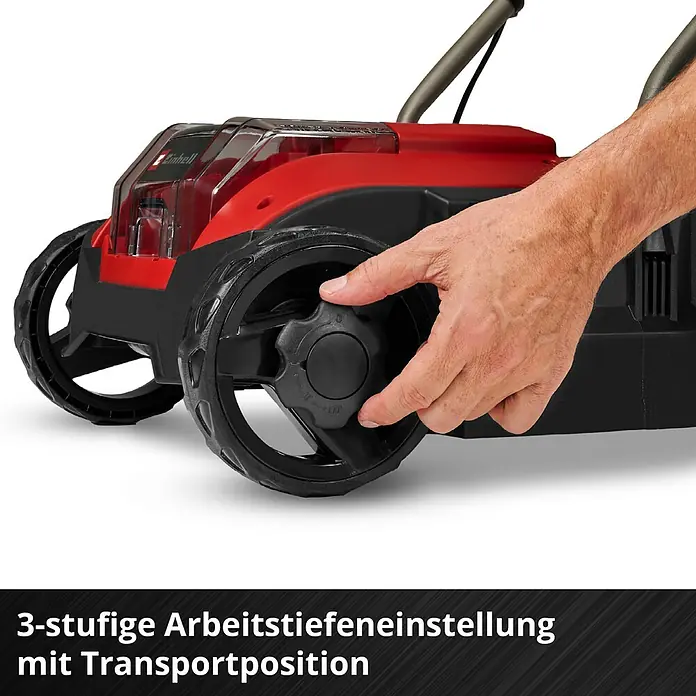 Einhell Power X-Change 18V Akku-Vertikutierer-Lüfter GC-SC 18/28 DS LI - Anzahl Akkus: Ohne Akku, 18 V, Arbeitsbreite: 28 mm - Rotes und schwarzes Gartengerät; eine Hand verstellt einen schwarzen Knopf am Rad für 3-stufige Arbeitstiefen- und Transportposition.