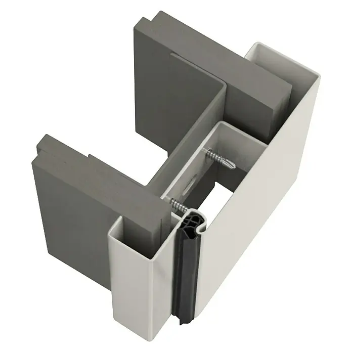 Hörmann Stahlzarge - 875 x 2.000 mm, Wandstärke: 100 mm - Detailaufnahme eines Fensterrahmens mit Dichtung und Befestigungsschrauben, der die Konstruktion und Funktionalität hervorhebt.