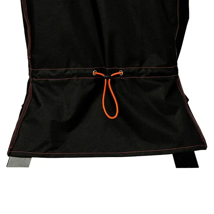 Char-Griller Grill-Schutzhülle - Passend für: Masterbuilt 30-Zoll-Rauchermodelle mit oder ohne Beine (bis zu 750 Quadratzoll Garfläche) - Schwarze Stoffabdeckung mit orangefarbener Naht und verstellbarer orangefarbener Kordel. Dunkle rechteckige Füße unten sichtbar.
