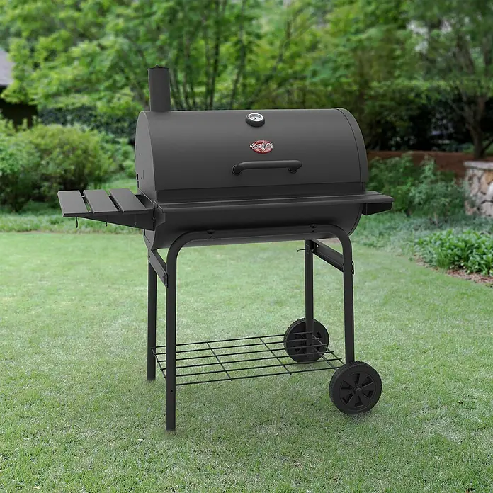 Char-Griller Holzkohlegrill - Grillfläche (B x T): 56 x 50 cm, Schwarz - Ein schwarzer Holzkohlegrill mit Thermometer, Seitenablage und Rädern.