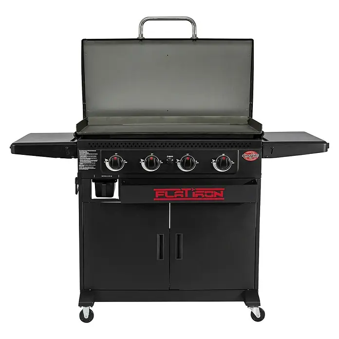 Char-Griller Plancha-Grill Flat Iron™ Premium Gas Griddle - Grillfläche (B x T): 56 x 46 cm, 14,65 kW, Anzahl Brenner: 4 Stk. - Schwarzer Flat-Iron-Grill mit geöffnetem Deckel, zwei Seitenablagen und einem Unterschrank auf Rollen.