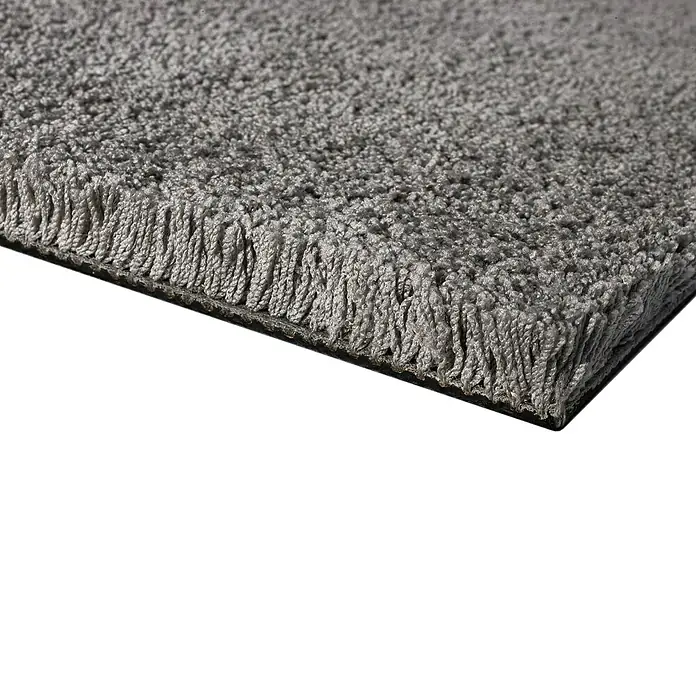 Teppichfliese Amazing - Hochflor, 100 % Polyester, Grau - Graue, flauschige Matte oder Teppich mit weicher Textur und gewebter Kante.