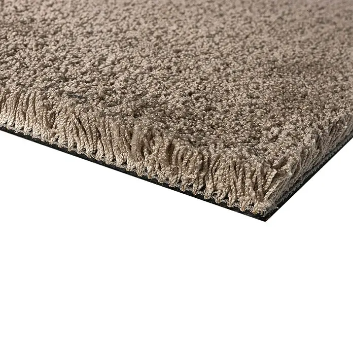 Teppichfliese Amazing - Hochflor, 100 % Polyester, Beige - Hellbraune zottelige Matte oder Teppich, mit dickem, texturiertem Flor und dunkler Rückseite.