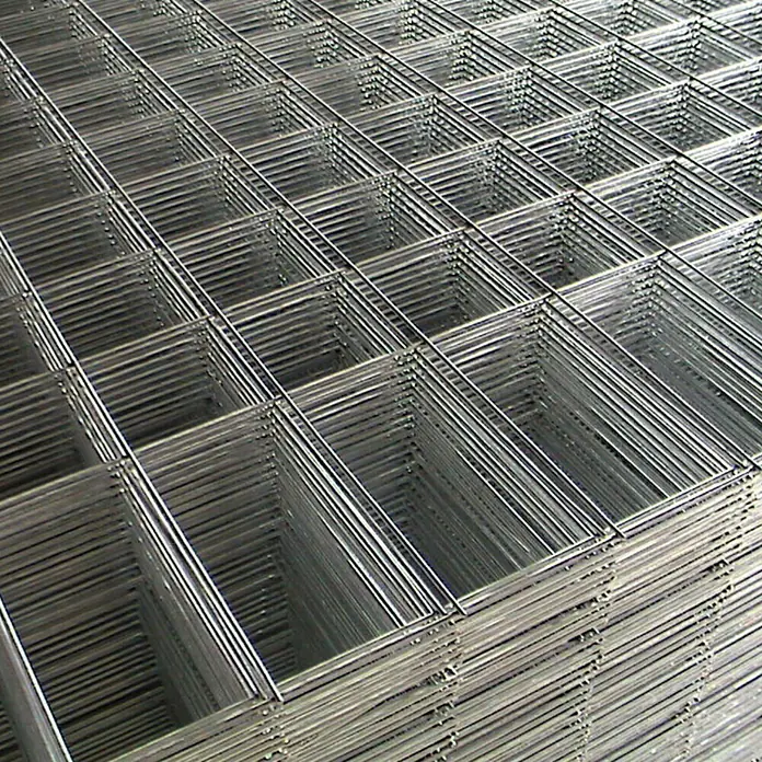 Malla metálica - L x Al: 2 x 1 m, 2 mm, Metal, Plateado - Primer plano de una pila de láminas de malla de alambre duraderas, comúnmente utilizadas en la construcción y aplicaciones industriales.