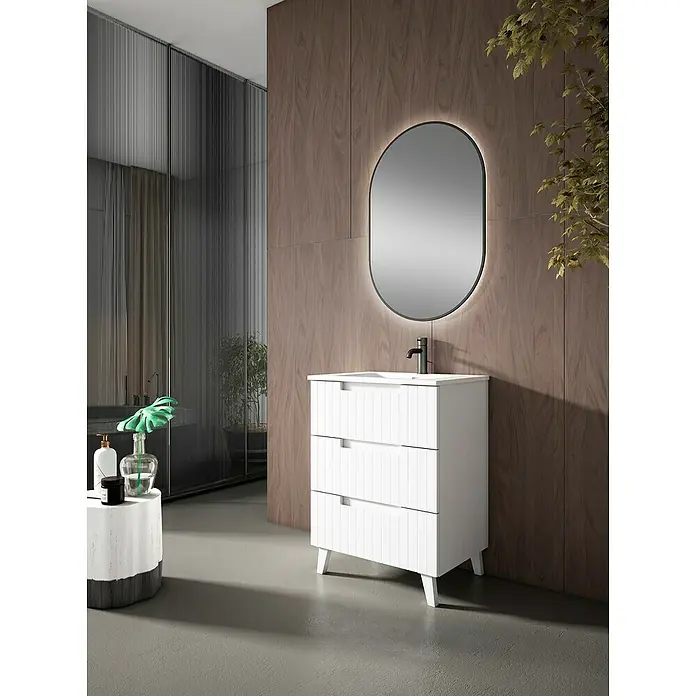 Mueble bajo de lavabo Claire - L x An x Al: 45 x 60 x 81 cm, Blanco, 1 seno, empotrado, salida central, Número de cajones: 3 ud. - Mueble de baño blanco con cajones de lamas, grifo negro y espejo ovalado retroiluminado en un baño moderno.