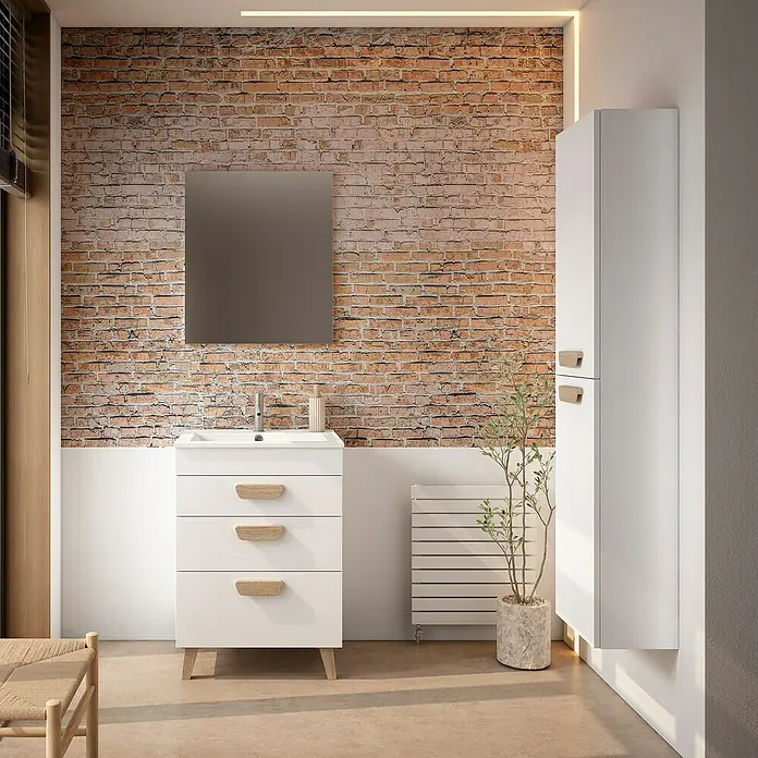 Conjunto de mueble de baño Danubio - Ancho: 60 cm, Blanco, 3 pzs. - Interior de baño moderno con mueble de lavabo blanco, espejo y planta sobre pared de ladrillo.