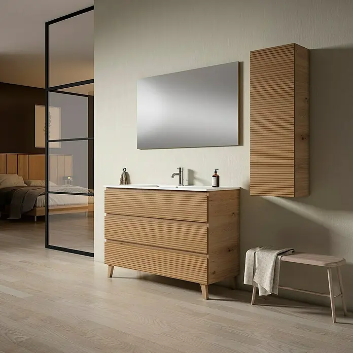 Conjunto de mueble de baño Naomi - Ancho: 120 cm, Roble garriga, Número de cajones: 3 ud., 3 pzs. - Elegante interior de baño con un tocador de madera, un espejo y un armario colgante a juego.