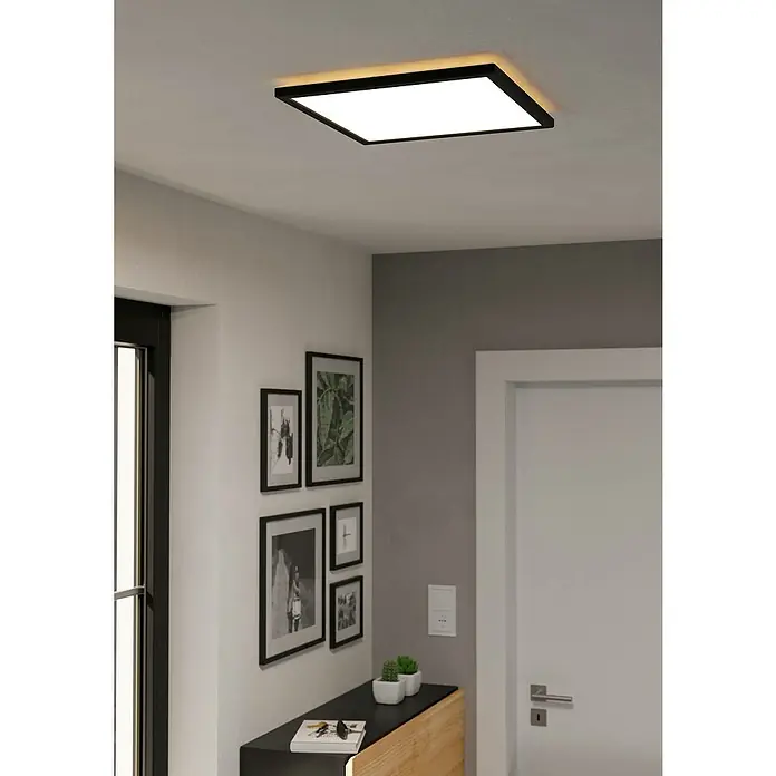 Eglo connect.z LED-Panel Rovito-Z - 17,6 W, L x B x H: 39 x 39 x 3 cm, Schwarz, RGB - Moderne LED-Deckenleuchte mit quadratischem Design und schwarzem Rahmen, die ein helles und gleichmäßiges Licht in den Raum wirft.