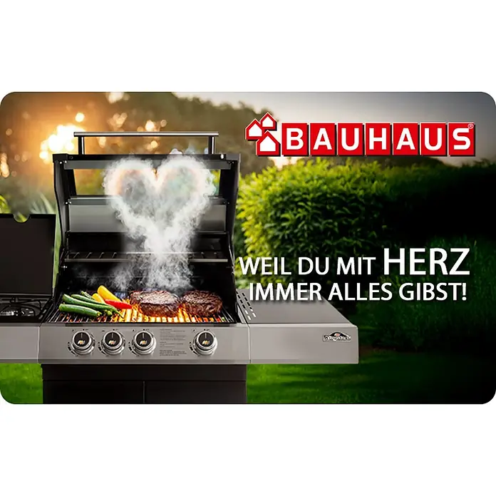 Gutscheinkarte - Zum Selbstausdruck, Individueller Betrag, Mit Herz gegrillt - Grill mit Gemüse und Steaks, aus dem Rauch in Herzform aufsteigt, mit Bauhaus-Logo und dem Slogan „Weil du mit Herz immer alles gibst!“.