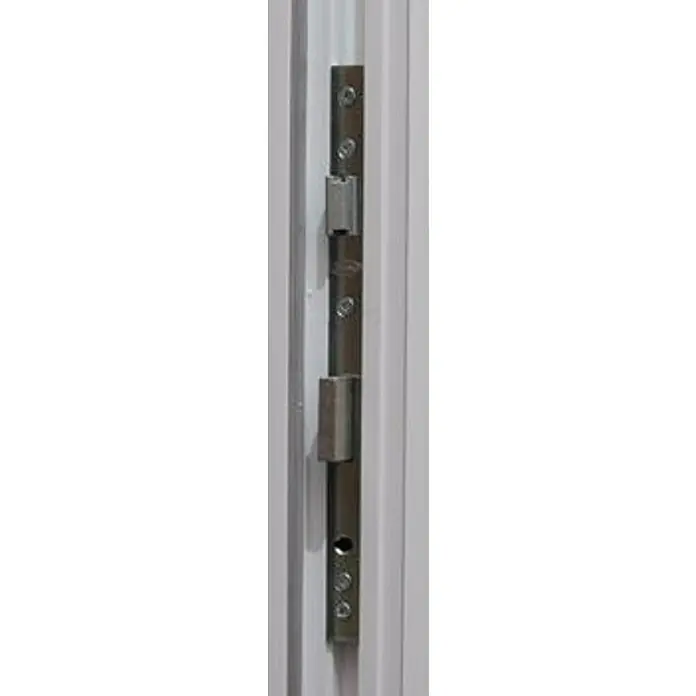 Panto Nebeneingangstür K 201 - 98 x 198 cm, DIN Anschlag: Links, Weiß - Nahaufnahme einer Türverriegelung mit Bolzen aus Metall, die an einer weißen Tür befestigt ist, mit sichtbaren Schrauben.