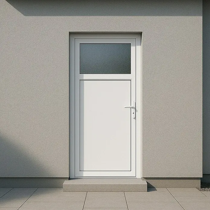 Panto Nebeneingangstür K 401 - 98 x 208 cm, DIN Anschlag: Rechts, Weiß - Weiße Tür mit Fensterteil oben in einer grauen Wand, die auf eine geflieste Fläche führt. Die Tür ist schlicht und modern gestaltet.