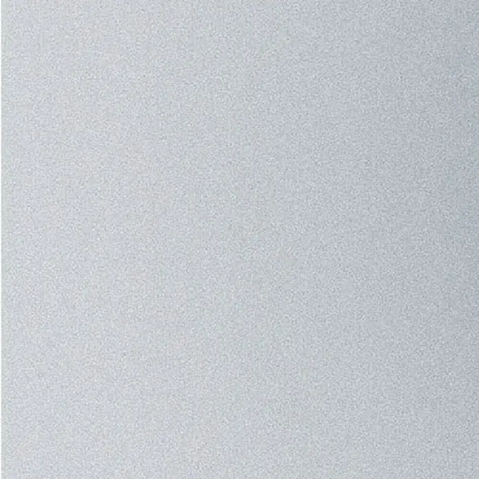 Panto Haustür K 025 - 100 x 200 cm, DIN Anschlag: Rechts, Weiß - Eine Nahaufnahme einer glitzernden, silberfarbenen Oberfläche, die sich ideal für Hintergründe und Texturen eignet.
